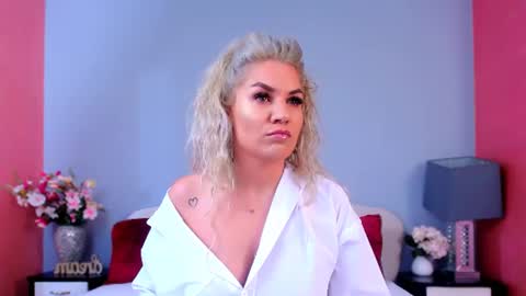 Snapshot of emma_clairex chatting on June 22, 2026, 3:47 am Emma online show from June 22, 2026, 3:47 am