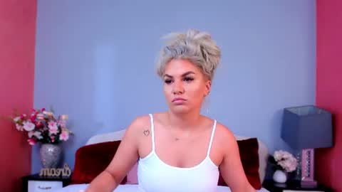 Snapshot of emma_clairex chatting on June 24, 2026, 4:00 am Emma online show from June 24, 2026, 4:00 am