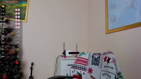 Snapshot of emma_clon chatting on December 21, 2024, 2:09 am Emma online show from December 21, 2024, 2:09 am