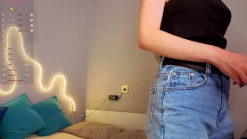 Snapshot of emma_clon chatting on July 12, 2026, 2:02 am Emma online show from July 12, 2026, 2:02 am