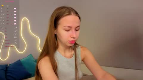 Snapshot of emma_clon chatting on July 17, 2026, 1:34 am Emma online show from July 17, 2026, 1:34 am
