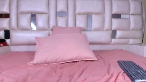 Emma online show from October 1, 2025, 3:01 am