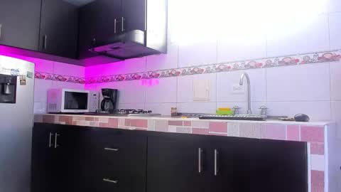 Emma online show from October 27, 2025, 1:48 pm