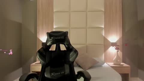 E M M A online show from November 2, 2025, 2:25 am