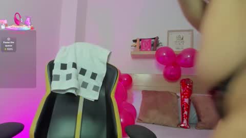 E M M A  online show from November 25, 2025, 8:53 pm