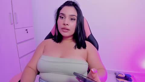 Snapshot of emma_hillton chatting on July 20, 2026, 2:15 am Emma online show from July 20, 2026, 2:15 am