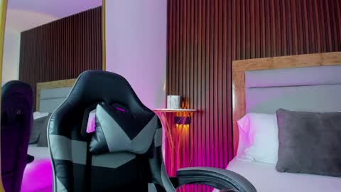 E M M A online show from April 5, 2026, 2:42 am