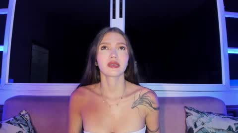 emma_jhoons online show from January 7, 2026, 11:01 am