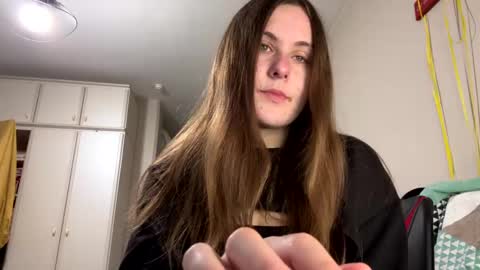 emma_just online show from December 23, 2024, 8:11 am