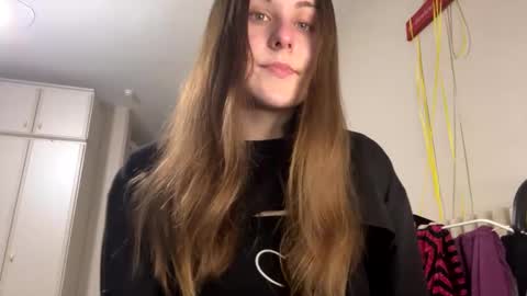 emma_just online show from January 7, 2025, 12:20 pm
