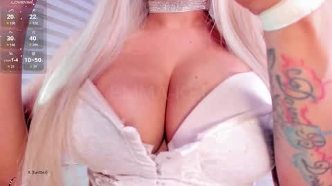 Snapshot of emma_kell chatting on October 14, 2025, 2:23 am Emma online show from October 14, 2025, 2:23 am