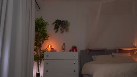 Snapshot of emma_land chatting on December 6, 2024, 9:02 pm online show from December 6, 2024, 9:02 pm