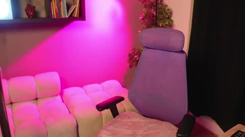 Snapshot of emma_lirys chatting on June 23, 2026, 11:58 pm Emma online show from June 23, 2026, 11:58 pm