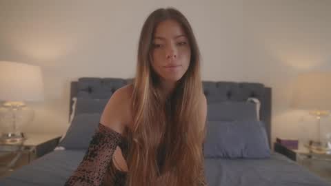 emma_lu1 online show from January 19, 2025, 6:43 pm