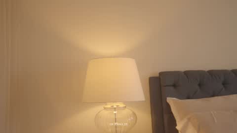 emma_lu1 online show from September 18, 2025, 2:08 pm