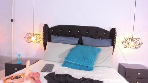 Emma online show from February 8, 2025, 3:00 pm