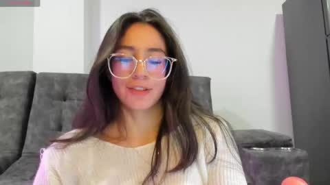Snapshot of emma_sandovaal chatting on May 18, 2026, 4:07 am Emma online show from May 18, 2026, 4:07 am