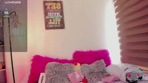 EMMA  online show from April 18, 2026, 7:58 pm