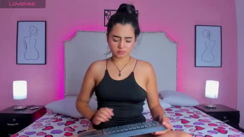 Snapshot of emma_whitee_ chatting on September 9, 2025, 2:27 pm emma_whitee_ online show from September 9, 2025, 2:27 pm