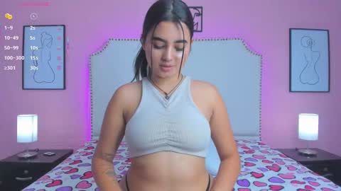 emma_whitee_ online show from September 26, 2025, 2:21 pm