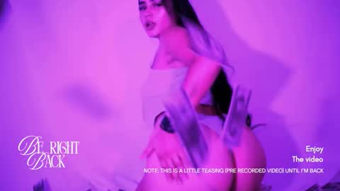 emma_whitee_ online show from November 25, 2025, 12:16 pm