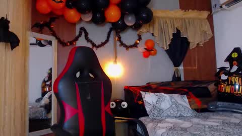 Snapshot of emma_willians_ chatting on October 20, 2025, 8:53 pm EMMA online show from October 20, 2025, 8:53 pm