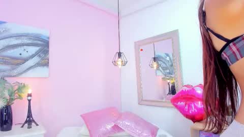 Emma  online show from February 5, 2026, 8:35 pm