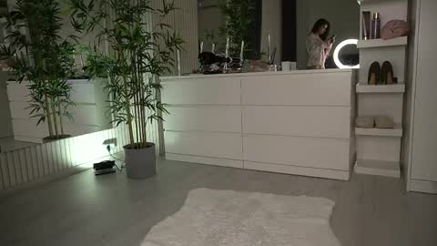 emmablanco online show from April 14, 2026, 5:24 am