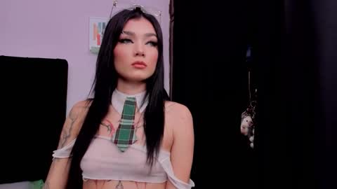 Emma  online show from November 21, 2025, 2:32 am