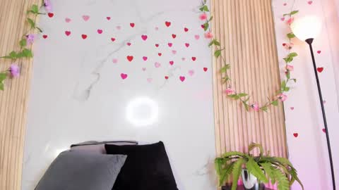 emmaclark_1 online show from September 20, 2025, 9:49 pm