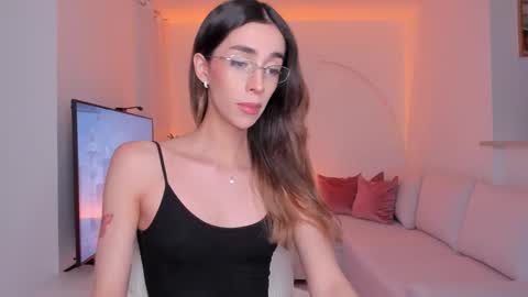 Snapshot of emmacorrea chatting on September 12, 2025, 2:11 am Emma voger online show from September 12, 2025, 2:11 am