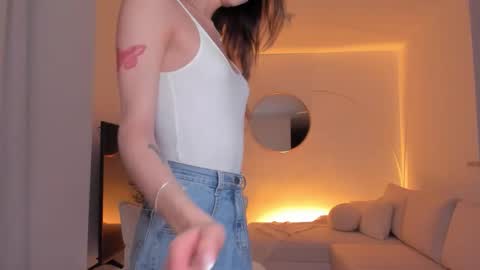 Snapshot of emmacorrea chatting on October 28, 2025, 4:05 am Emma voger online show from October 28, 2025, 4:05 am