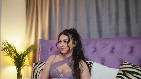  Emma  online show from November 3, 2025, 6:53 pm