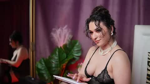 Snapshot of emmadallas chatting on May 9, 2026, 7:52 pm Emma online show from May 9, 2026, 7:52 pm