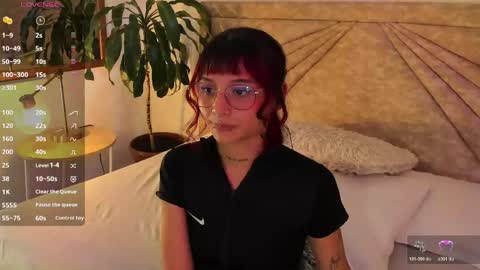 Snapshot of emmaduff_ chatting on April 22, 2026, 7:59 pm online show from April 22, 2026, 7:59 pm