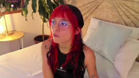 Snapshot of emmaduff_ chatting on April 29, 2026, 7:42 pm online show from April 29, 2026, 7:42 pm
