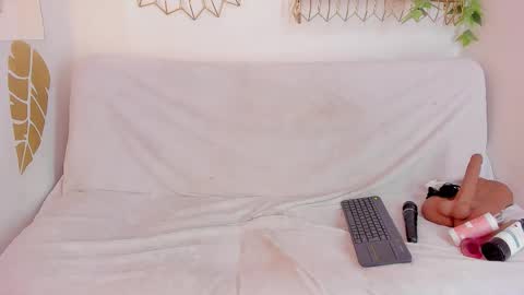 Emma Duque online show from October 16, 2025, 8:15 am