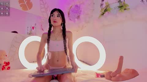 Emma Duque online show from November 23, 2025, 6:52 pm