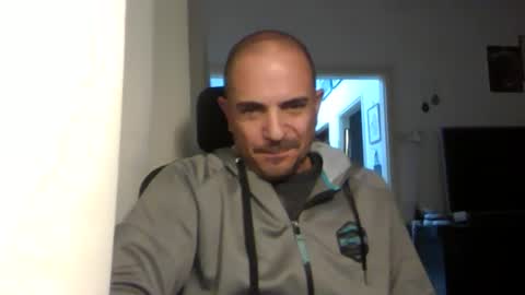 Ariel online show from November 9, 2025, 10:08 pm