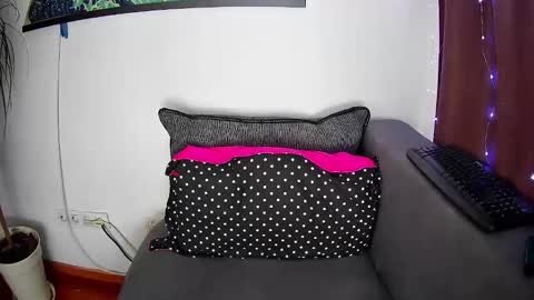 Snapshot of emmakros chatting on February 8, 2025, 9:24 am emmakros online show from February 8, 2025, 9:24 am