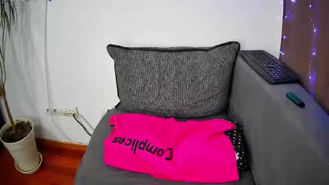 Snapshot of emmakros chatting on March 1, 2025, 3:49 pm emmakros online show from March 1, 2025, 3:49 pm