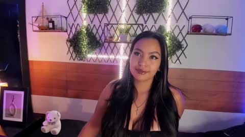 Emma Lewis online show from February 5, 2025, 9:50 pm