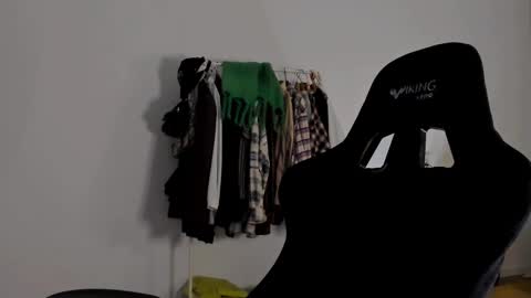 Snapshot of emmamon chatting on December 22, 2024, 7:52 pm Emma online show from December 22, 2024, 7:52 pm