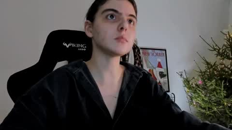 Snapshot of emmamon chatting on December 26, 2024, 8:21 pm Emma online show from December 26, 2024, 8:21 pm