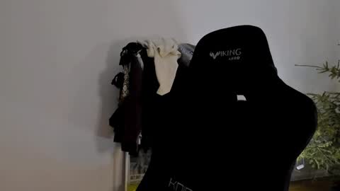 Snapshot of emmamon chatting on January 10, 2025, 6:49 pm Emma online show from January 10, 2025, 6:49 pm