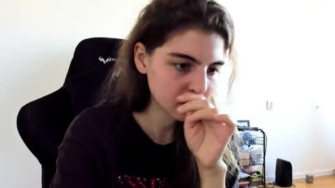 Snapshot of emmamon chatting on September 11, 2025, 9:53 am Emma online show from September 11, 2025, 9:53 am