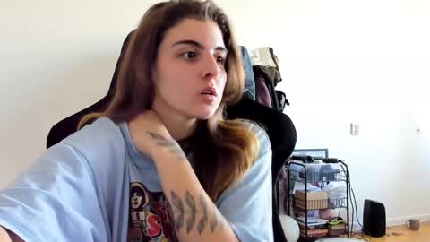 Snapshot of emmamon chatting on September 27, 2025, 10:42 am Emma online show from September 27, 2025, 10:42 am