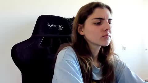 Snapshot of emmamon chatting on September 29, 2025, 10:09 am Emma online show from September 29, 2025, 10:09 am