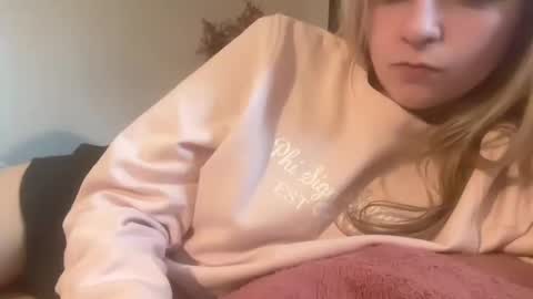 EmmaAngel online show from November 9, 2025, 7:01 pm