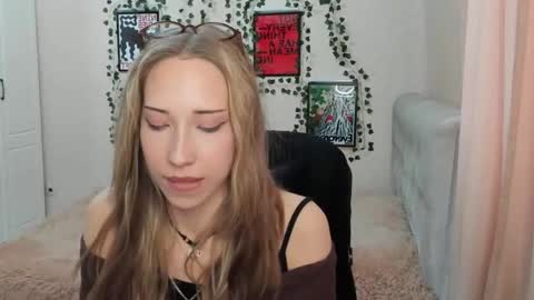 Snapshot of emmarayder chatting on April 25, 2026, 2:25 pm Emma online show from April 25, 2026, 2:25 pm